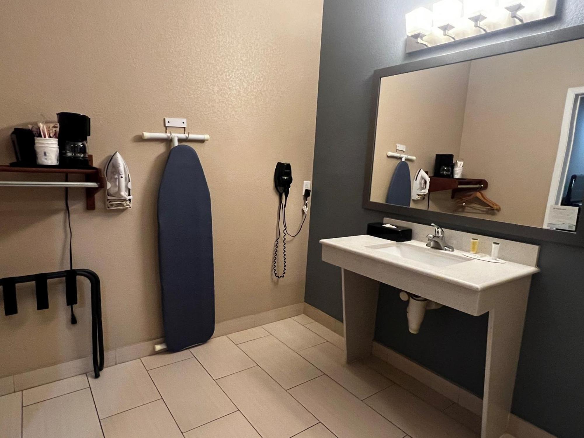 Super 8 By Wyndham Center Motel Ngoại thất bức ảnh